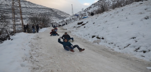 Pet şişeyle rafting, bidonla kayak