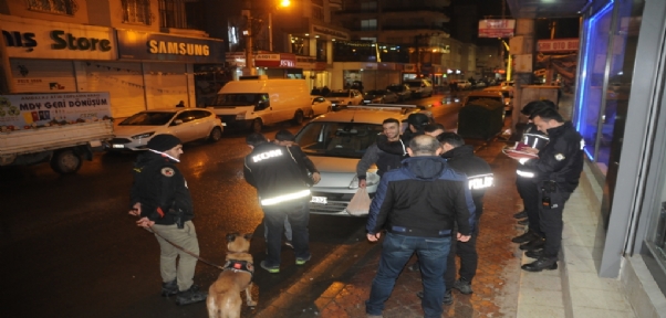 Cizre`de Narkotik Polislerinin Uyuşturucu Denetimi gecede devam etti