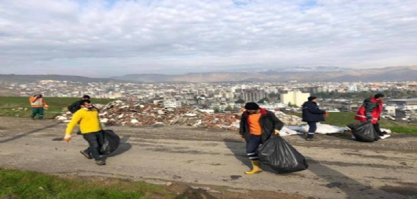 Cizre`de Belediye Ekiplerinden Hummalı Temizlik Çalışması