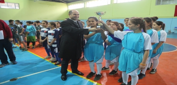 Kaymakam Işıktaş, Minik Sporculara Ödül Verdi