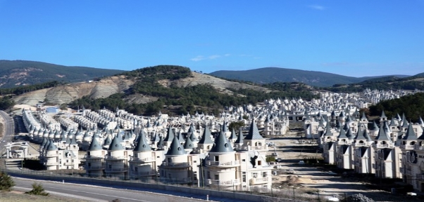 Bolu`daki şato tipi evler Arap yatırımcıların kıskacında