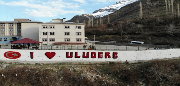 Cizre`de Davul Zurna Eşliğinde seçim bürosu açılışı