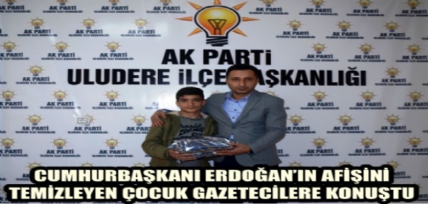 Cumhurbaşkanı Erdoğan`ın Afişini Temizleyen Çocuk Gazetecilere Konuştu