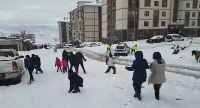 Şırnak’ta çocuklar ile polisin kartopu savaşı