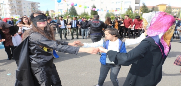 Silopi Kaymakamı Işıktaş Down Sendromlu Çocuklarla Halay Çekti