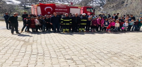 Uludere`de öğrencilere yangın tatbikatı