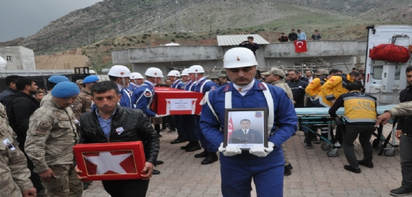 Şehit asker Şırnak`ta gözyaşları arasında toprağa verildi