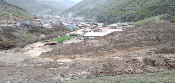 Şırnak`ta heyelan, evler toprak altında kaldı