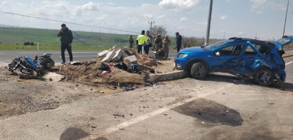 Cizre`de Motosiklet Otomobille çarpıştı: 1 Ölü 3 Yaralı