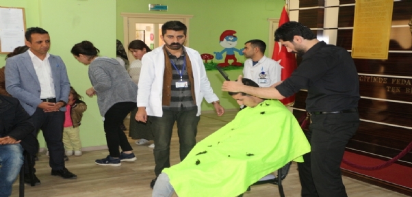 Silopi`de 700 Engelli Öğrenciye Kuaförlük Hizmeti