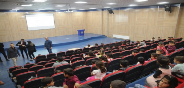 Sinema Salonu Olmayan Cizre`de Film Heyecanı