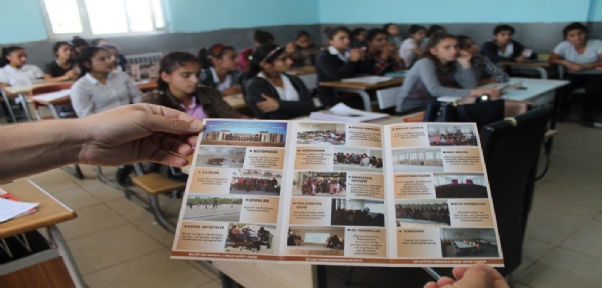 Silopi`de Lise Öğrencileri Köyleri Gezerek Okullarının Tanıtımını Yapıyor