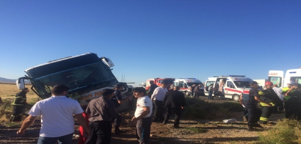 Aksaray`da Yolcu Otobüsü Devrildi: 41 Yaralı