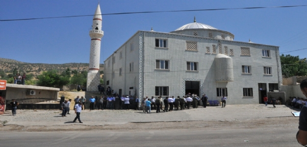 PKK`nın Öldürdüğü İki Çoban Gözyaşları Arasında Defnedildi