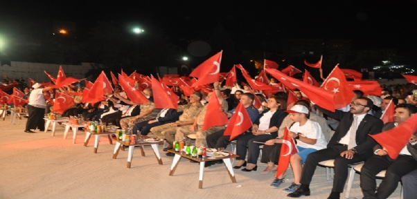 Şırnak`ta Demokrasi Nöbeti`ne Binlerce Kişi Katıldı