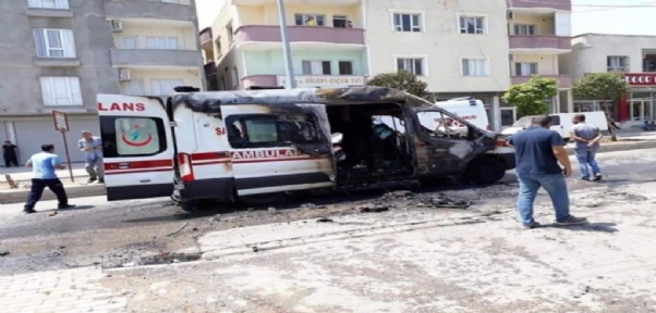 Silopi`de Seyir Halindeki Ambulans Alev Aldı