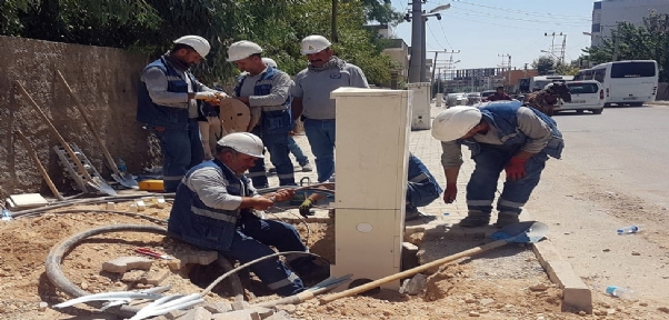 Silopi`de, Çevik Kuvvet Eşliğinde Elektrik Panoları Kuruldu