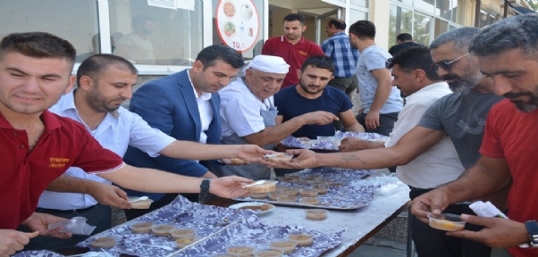 MÜSİAD Tır Parkında Şoförlere Aşure Dağıttı