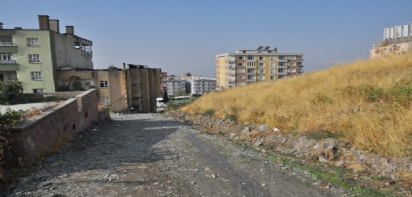 Vatandaşlar,Bozuk Yollar İçin Çözüm İstiyor