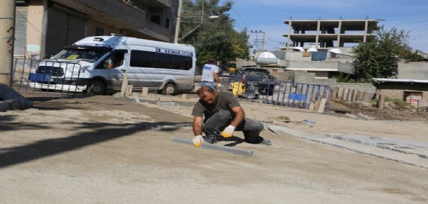 Cizre`de Kış Öncesi Kilitli Parke Çalışmaları Başlatıldı