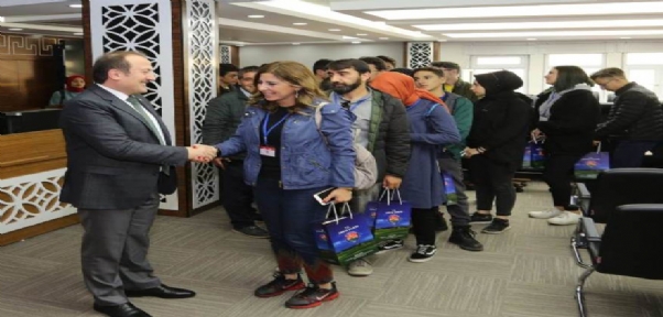 Vali Pehlivan, İstanbul`dan Gelen Öğrencilerle Bir Araya Geldi