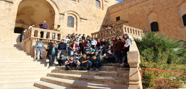 Cizreli Öğrenciler İstikbal Köklerdedir Projesi Kapsamında Mardin`i Gezdi