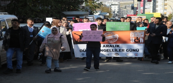 Cizre`de, Dünya Engelliler Günü`nde Farkındalık Yürüyüşü