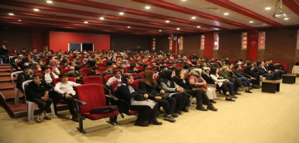 Silopi`de `Bir Bilim İnsanı Olsam` Adlı Konferans Düzenlendi