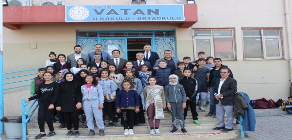 Cizre TSO`dan 1600 Öğrenciye Kışlık Bot Yardımı