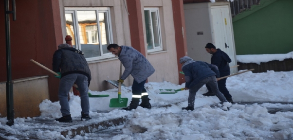 Beytüşşebap`ta Karla Mücadele Çalışmaları Devam Ediyor