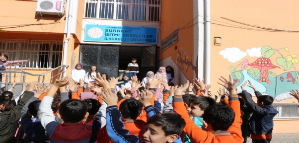 Engellileri Anlayabilmek İçin Kendi Çabalarıyla İşaret Dilini Öğrendiler