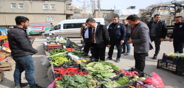 Belediye Başkanı Mehmet Yarka, Pazar Esnafını Ziyaret Etti