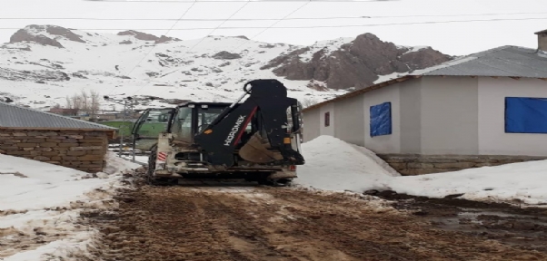 Beytüşşebap`ta Kar Nedeni İle Kapanan Köy Yolları Açılıyor