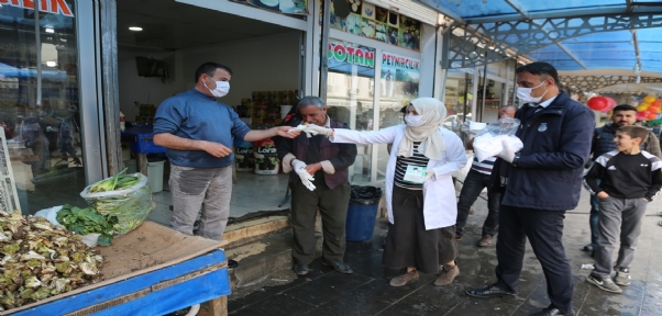 Cizre`de Zabıta Ekiplerinden Ateş Ölçer ve Maskeli Pazar Denetimi