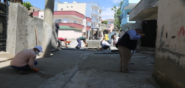 Cizre`de Parke Taşı Döşeme Çalışması Devam Ediyor