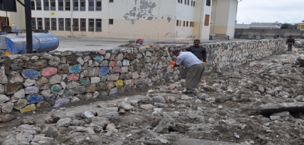 Cizre`de Nur Mahallesinde Yol Genişletme Çalışmaları