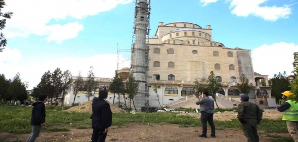 Camii Minaresi Tepkilere Neden Oldu