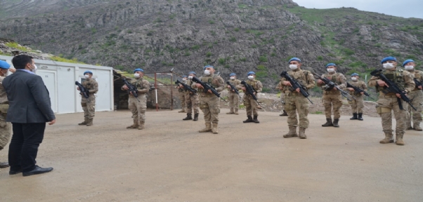 Askeri Üs Bölgelerine Anlamlı Bayram Ziyareti