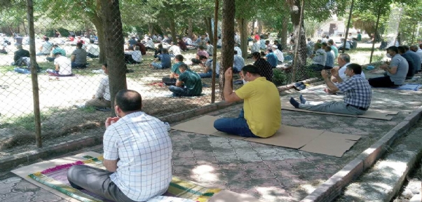 Silopi`de Yasak Sonrası Cuma Hutbesine Büyük İlgi