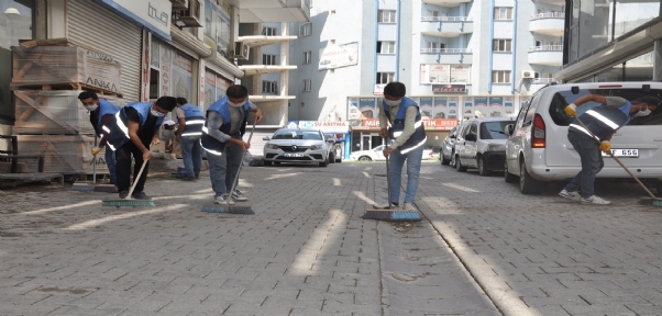 Cizre Belediyesi Şah Ve Kale Mahallelerini Temizledi