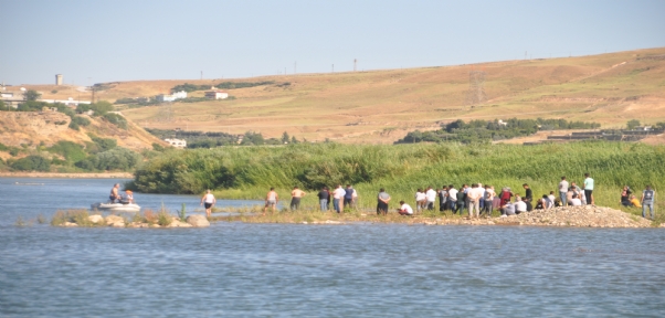 Cizre`de Dicle Nehrine Giren 2 Kardeşten biri öldü diğeri kayboldu