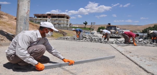 Cizre`de Cudi ve Nur Mahallesinde Kilitli Parke çalışmaları