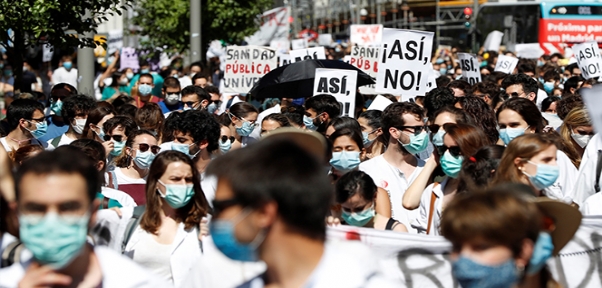 İspanya`da sağlık çalışanlarından protesto