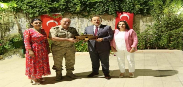 Tümgeneral Hacıoğlu`ndan, Vali Pehlivan`a Veda Ziyareti