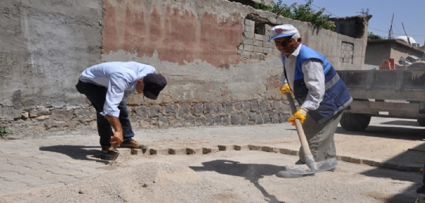 Cizre`de Cudi Ve Dicle Mahallesinde Parke Döşeme Çalışmaları