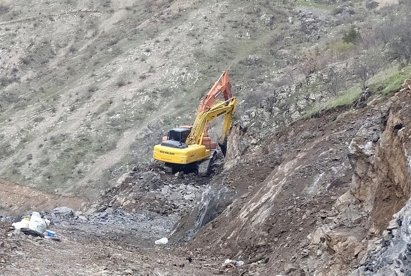 ŞENOBA'DA YOL YAPIM ÇALIŞMALARI DEVAM EDİYOR