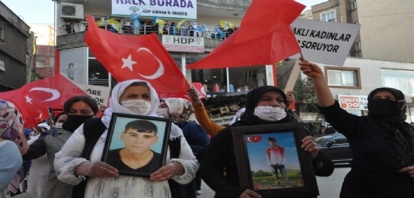 Şırnaklı annelerin HDP önündeki eylemleri devam ediyor