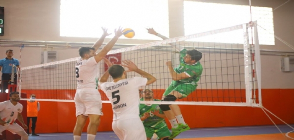 Cizre Belediyesi erkek voleybol takımı 2`de 2 yaptı