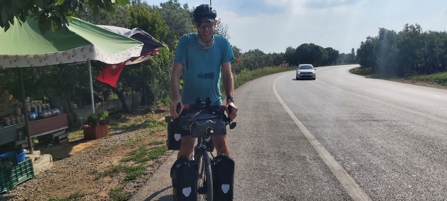 Kanadalı bankacı 2 bin 700 kilometre aşıp bisikletiyle İznik’e geldi