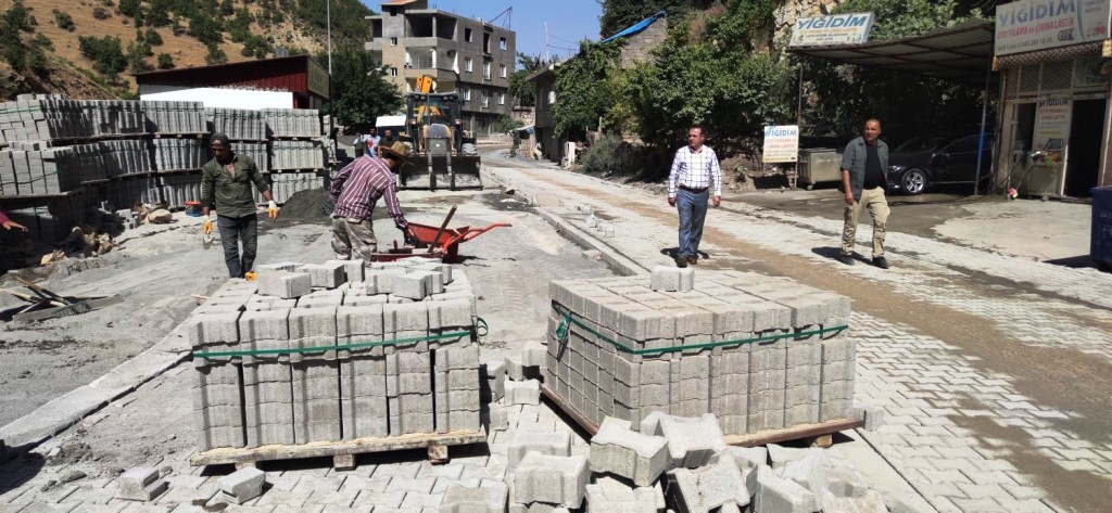 ULUDERE BELEDİYESİ'NİN YOL ÇALIŞMALARI DEVAM EDİYOR